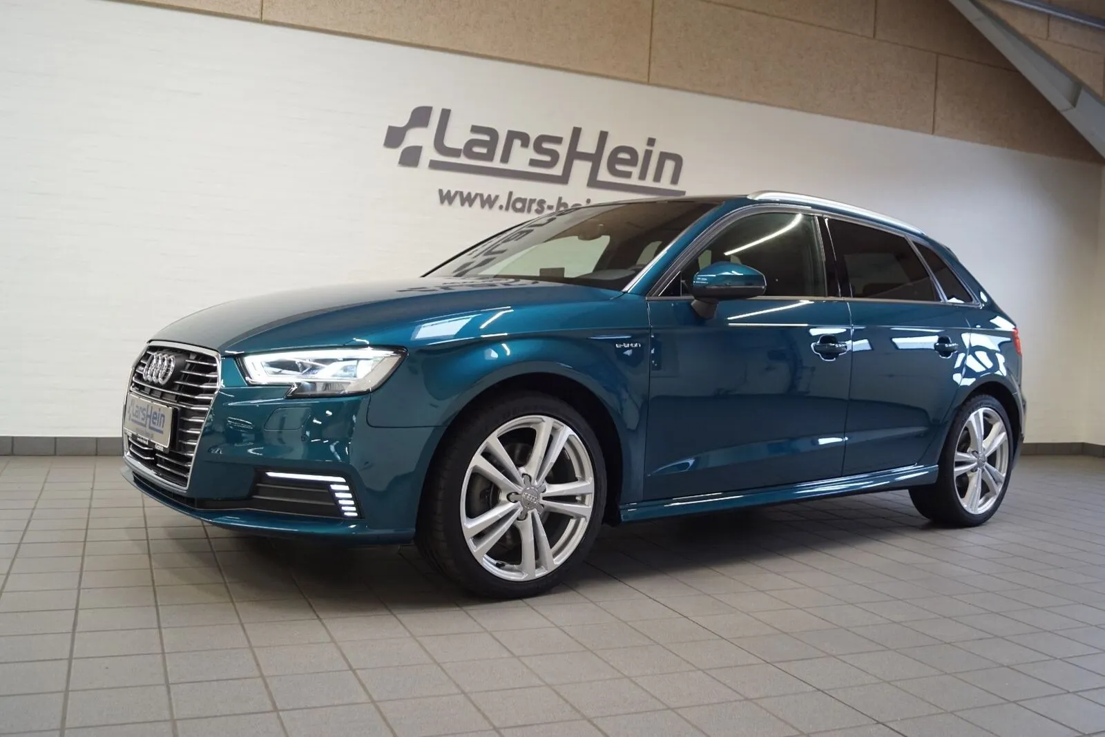 Audi A3 1,4 e-tron S-line Sportback S-tr. 5d Image 2