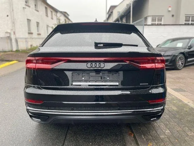 AUDI Q8 Image 3